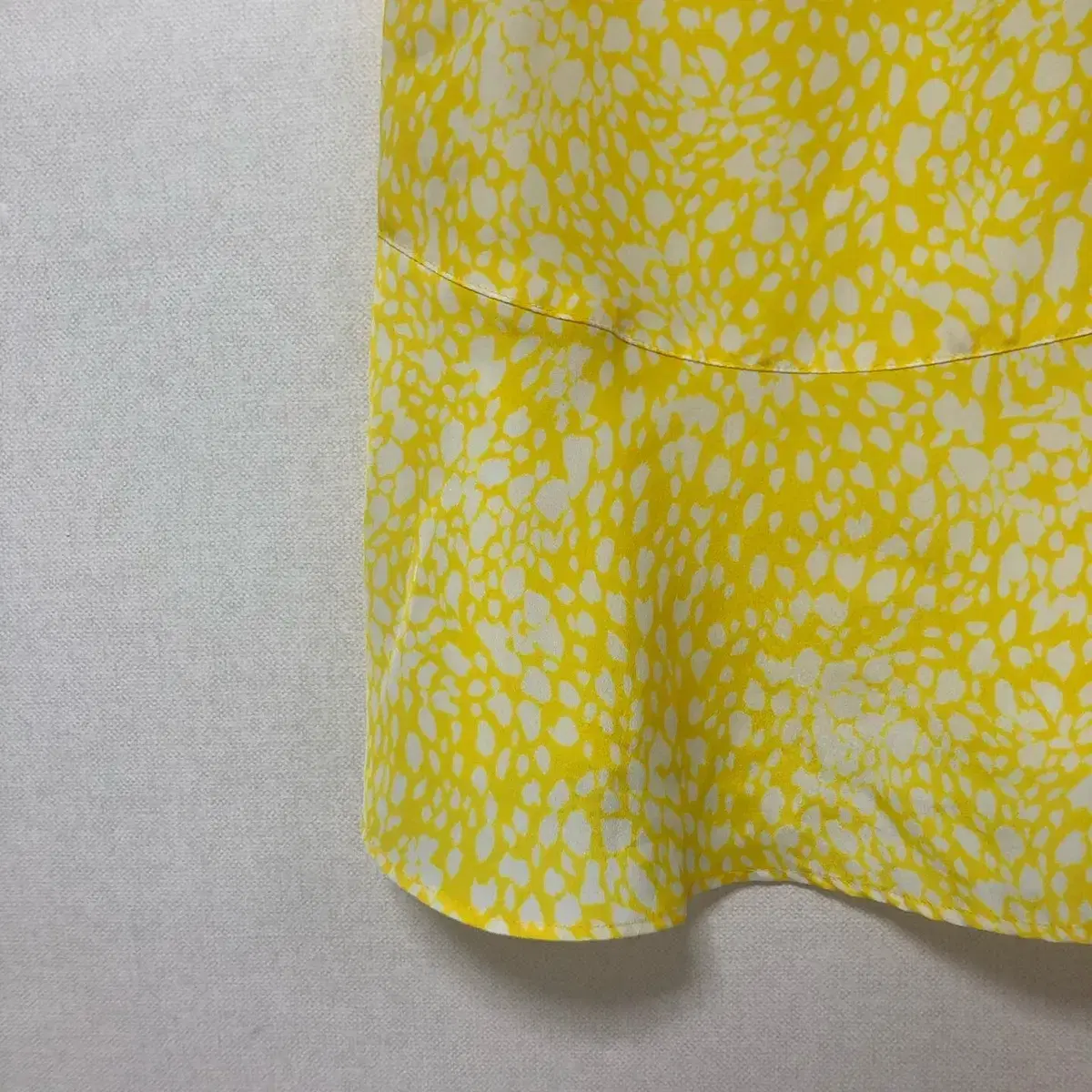 Vintage yellow spotted sleeveless