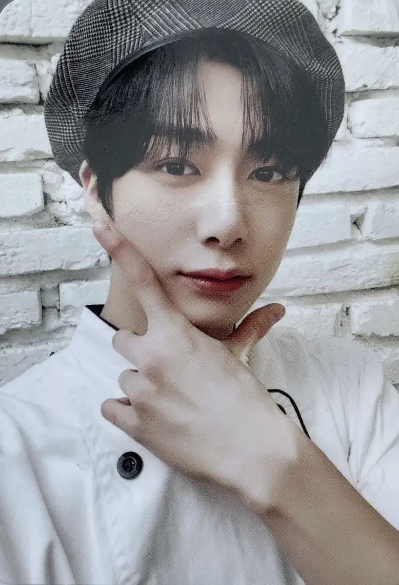 Beret hyungwon photocard 