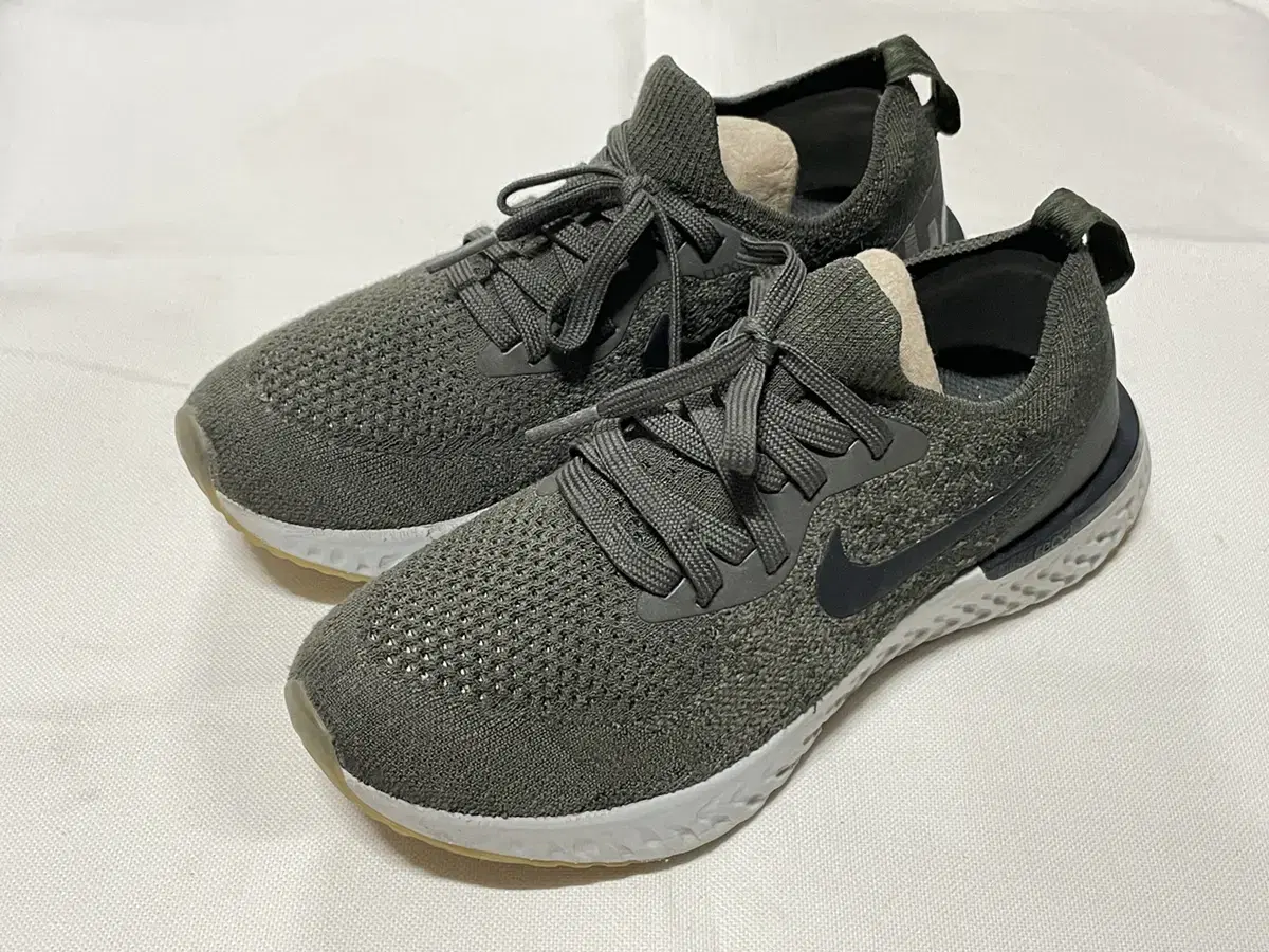 [220]Nike Epic React Flyknit Sneakers