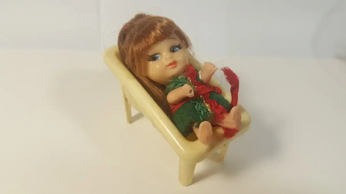 Hong Vintage doll stone