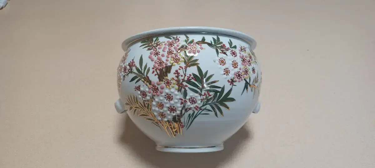 Porcelain with two handles