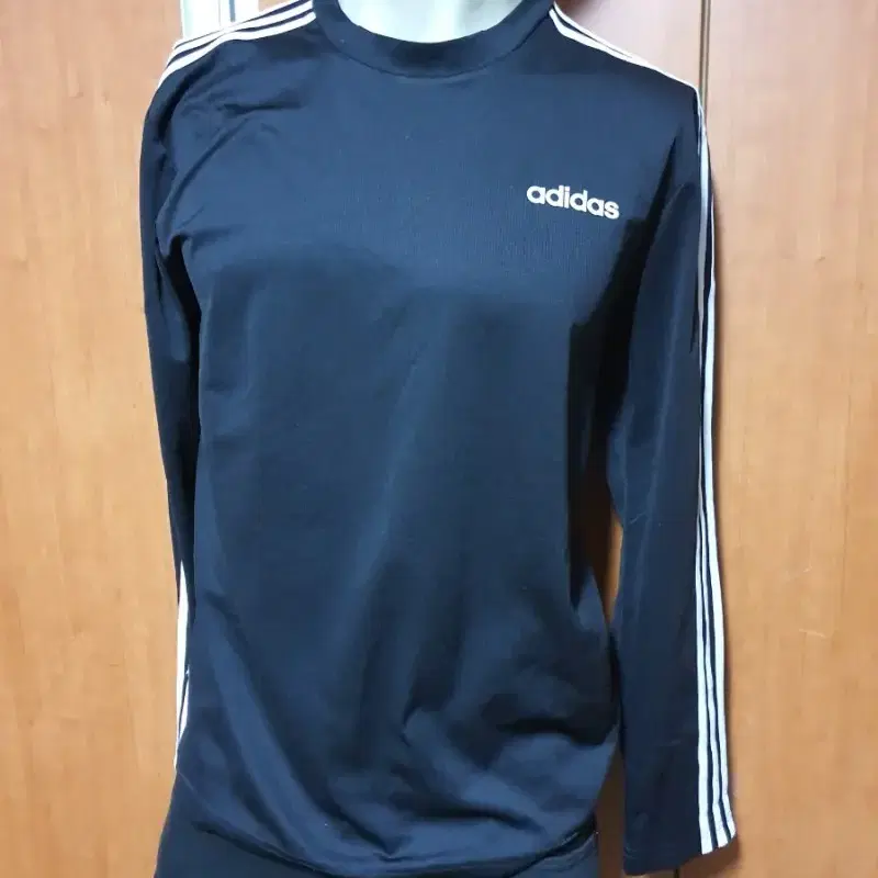 ADIDAS아디다스라운드넥긴팔L약95정도