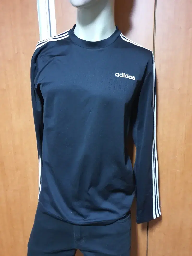 ADIDASAdidasRound neckLong sleevesLApprox. 95