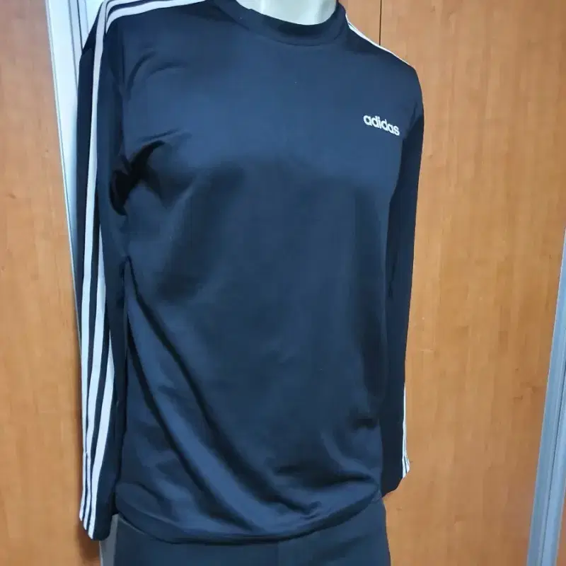 ADIDAS아디다스라운드넥긴팔L약95정도