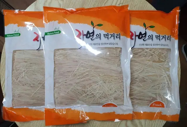 새상품) 신선하고 쫄깃한 부드러운 오징어실채 - (700g)