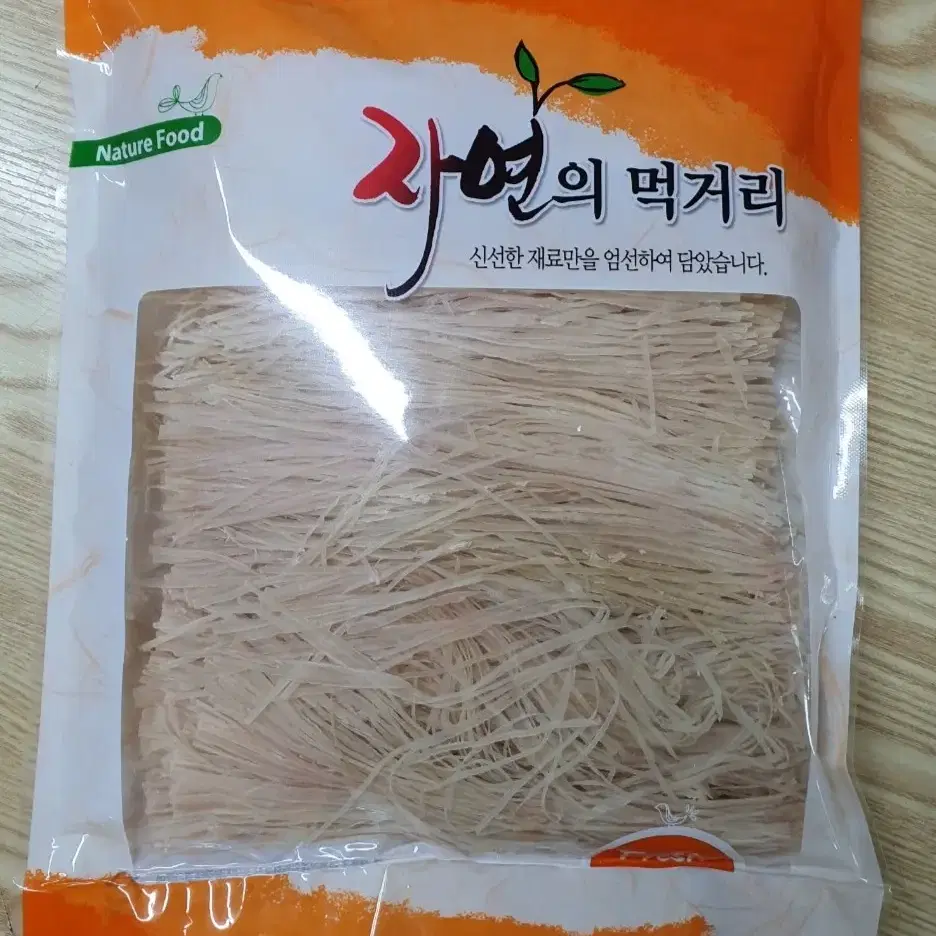 새상품) 신선하고 쫄깃한 부드러운 오징어실채 - (700g)