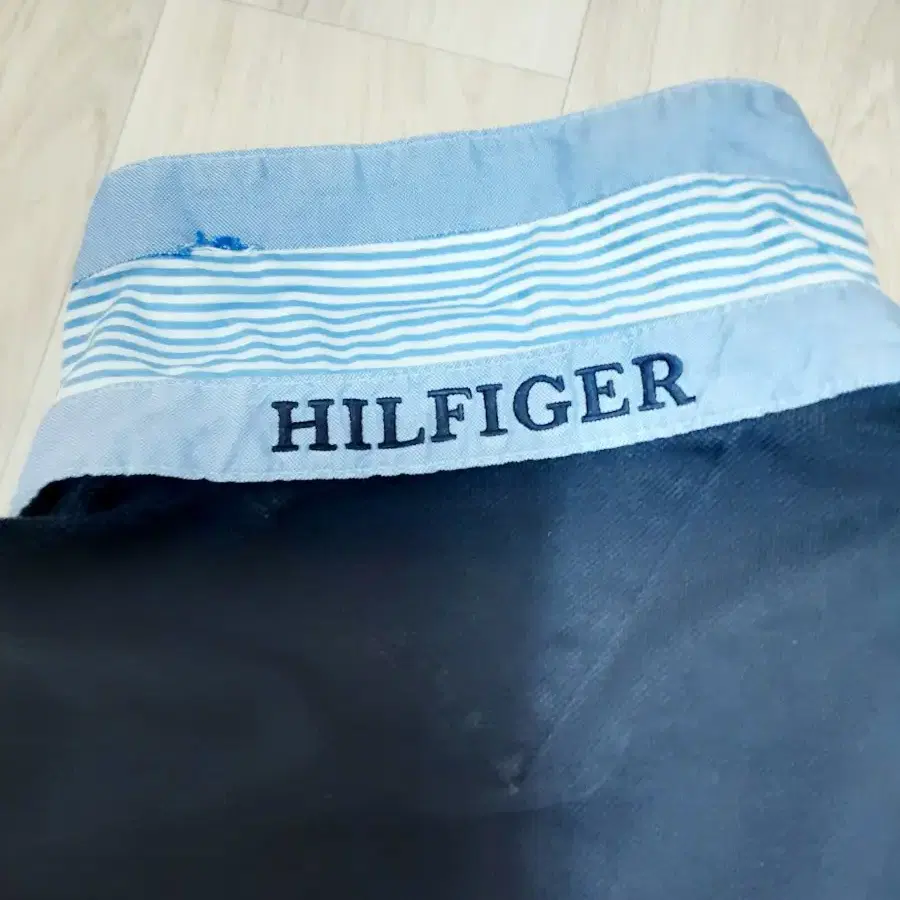 타미 힐피거 (Tommy Hilfiger) 카라 티셔츠 - 105