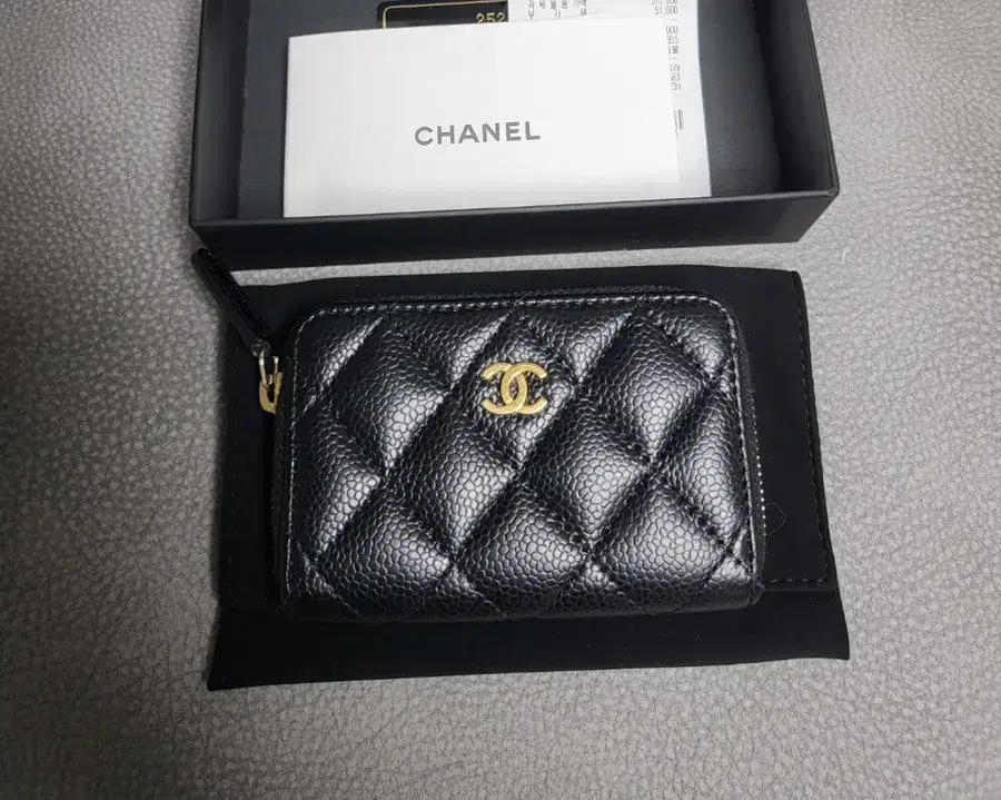 Chanel Classic Zipper Wallet kard (25th series)