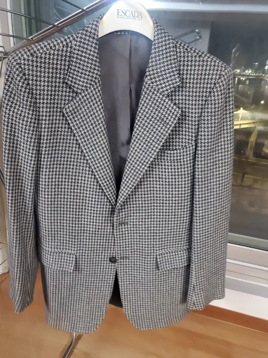 Burberry wool blazer,