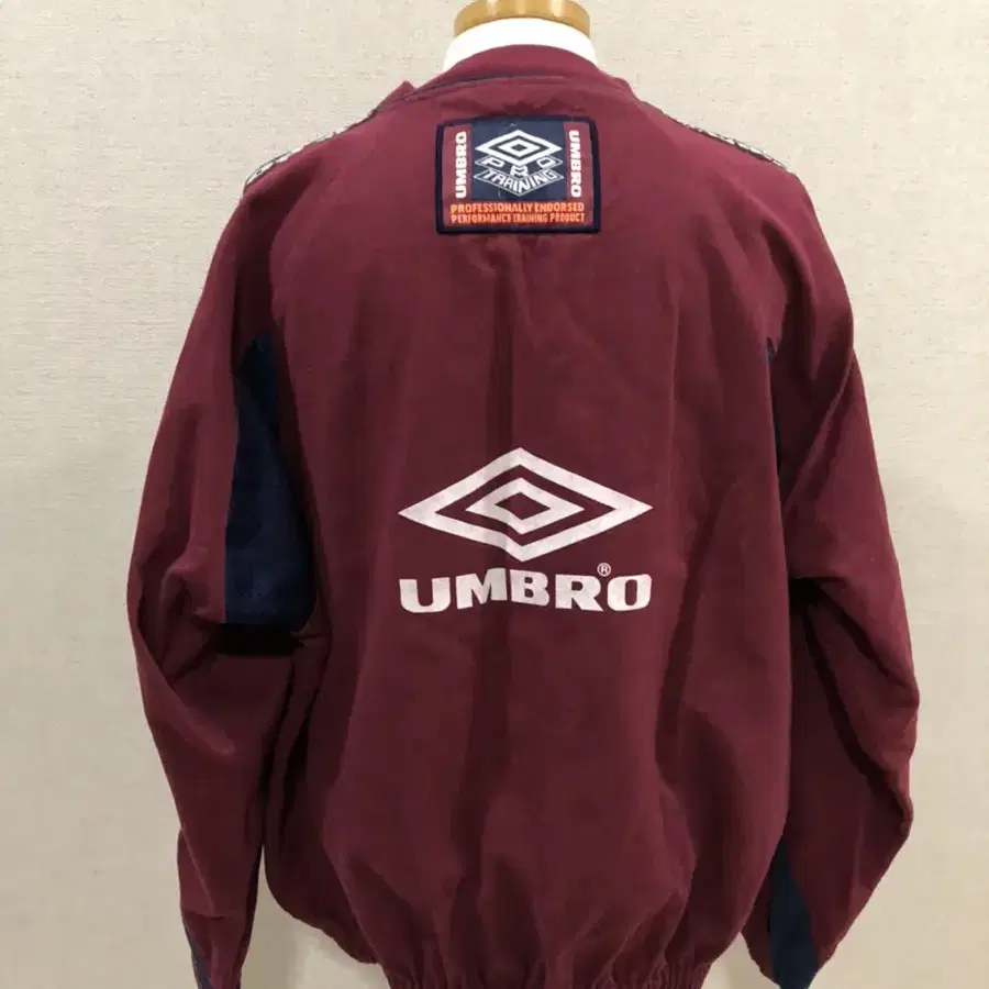 UMBRO Long Sleeve T-Shirt 바람막이,엄브로바람막이,엄브로웜업,나이키바람막이,umbro on Bunjang ...