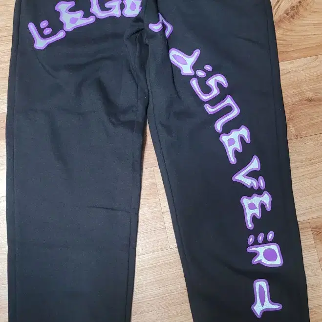 Juice Wrld x 브이론 999 Sweatpants