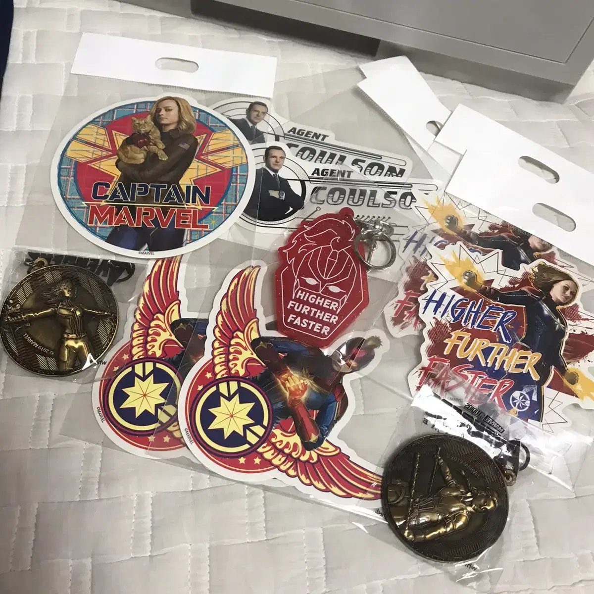 Captain Marvel sticker 7+ 3 keyring 