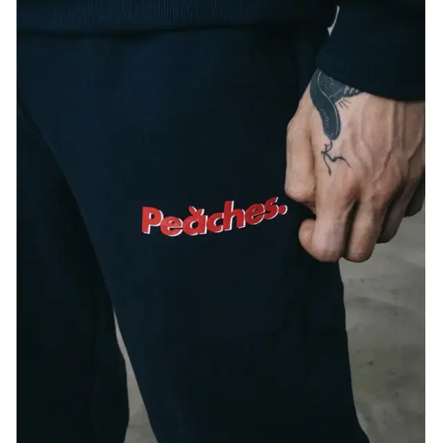 peaches logo sweatpants navy