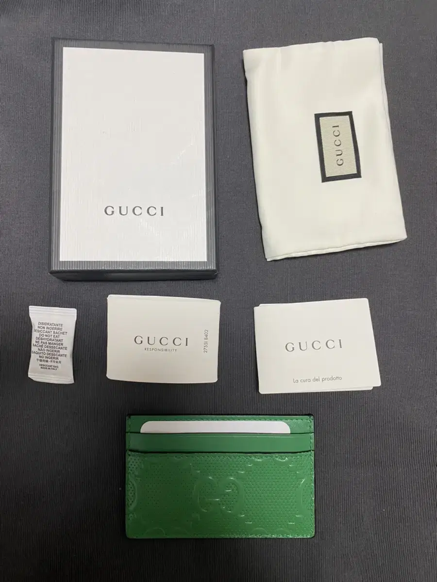 GUCCI Embossed kard wallet 