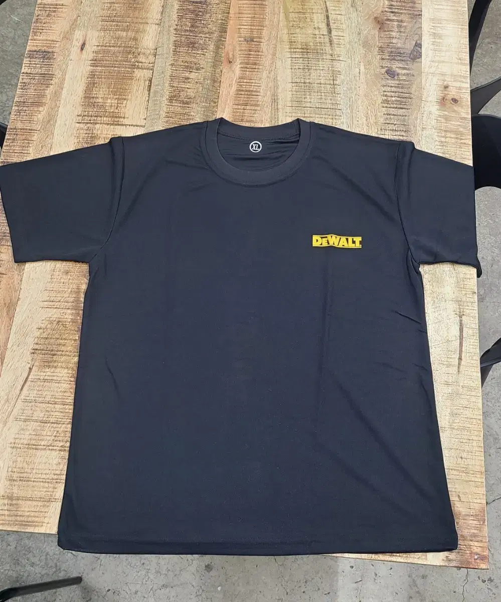 Dewalt Cooling Short Sleeve T-Shirt Round L. Genuine new