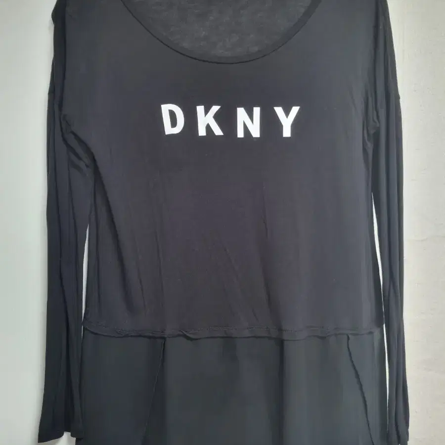 DKNY 티셔츠 블라우스, 블랙,  M사이즈(미국에서 구매)