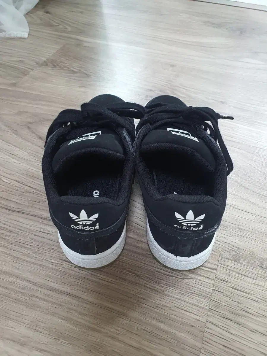 Adidas 235