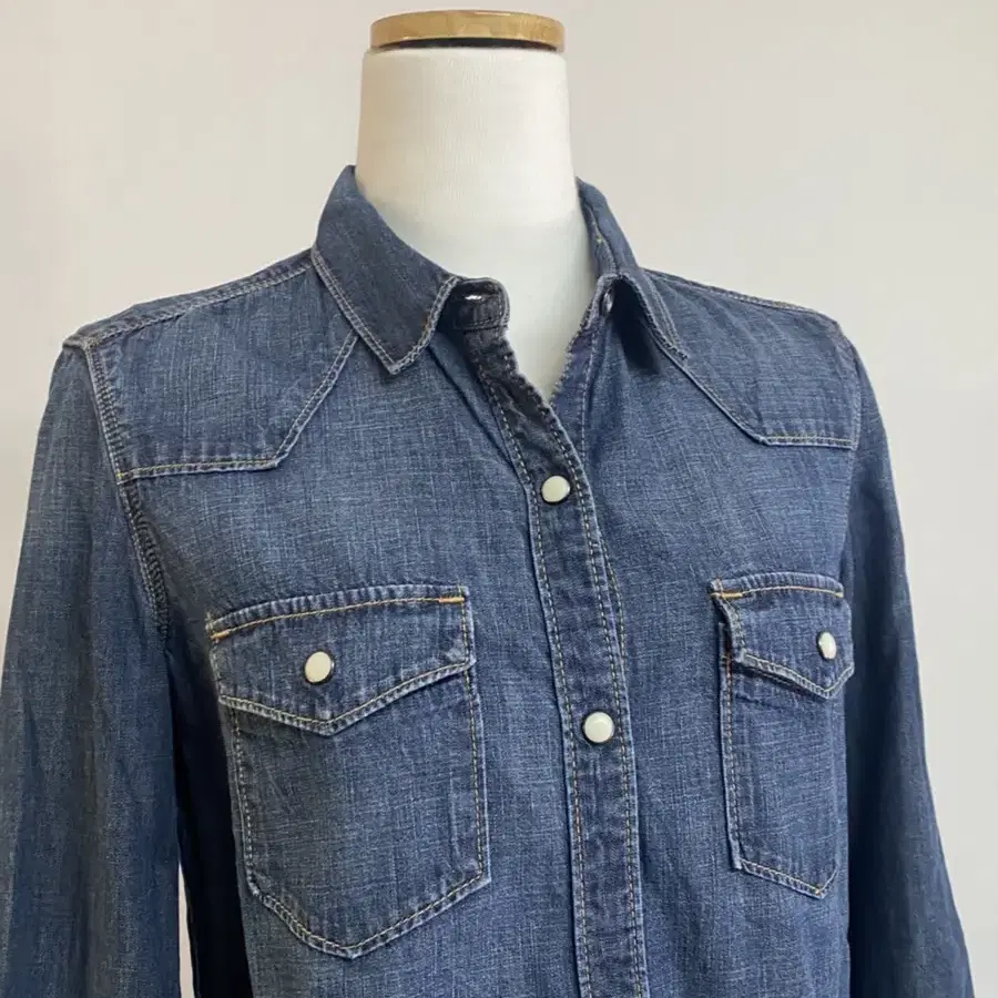 (woman) GAP denim shirt