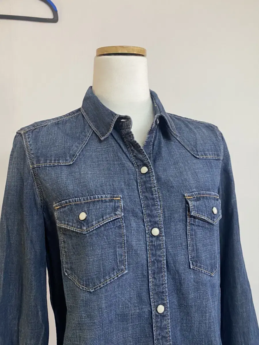 (woman) GAP denim shirt