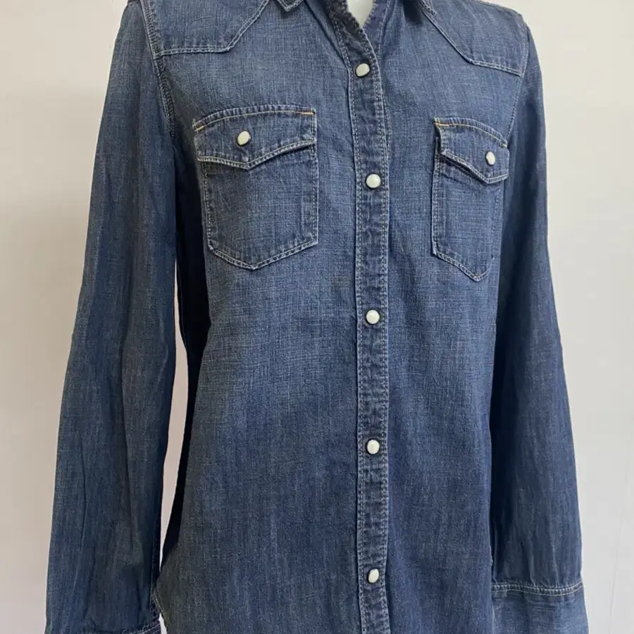 (woman) GAP denim shirt