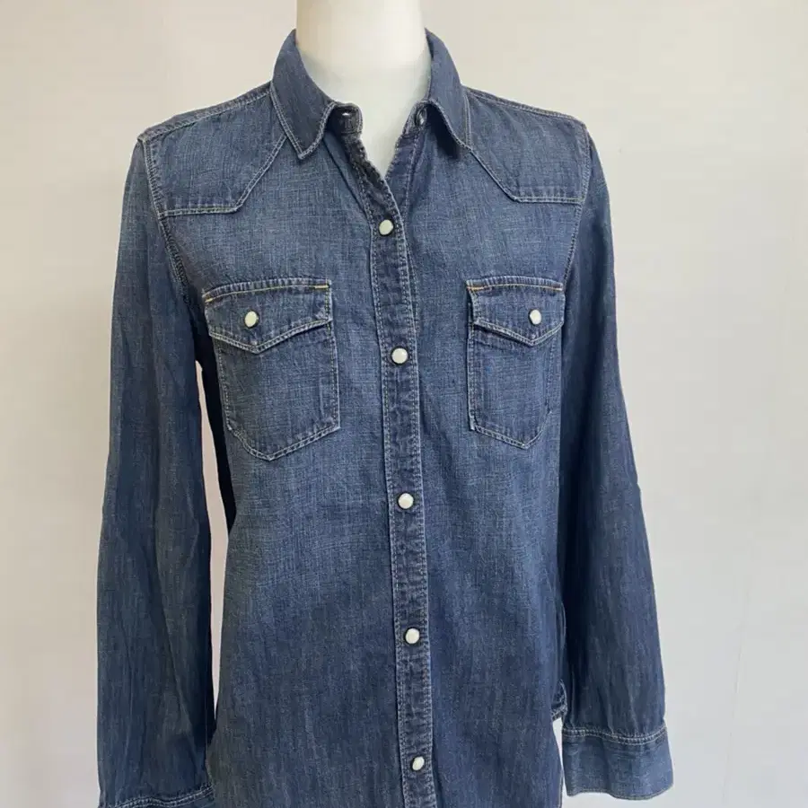 (woman) GAP denim shirt