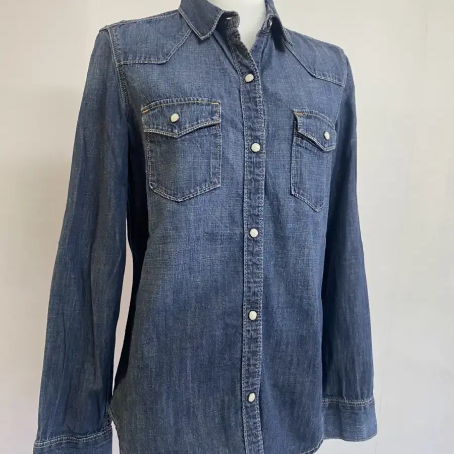 (woman) GAP denim shirt