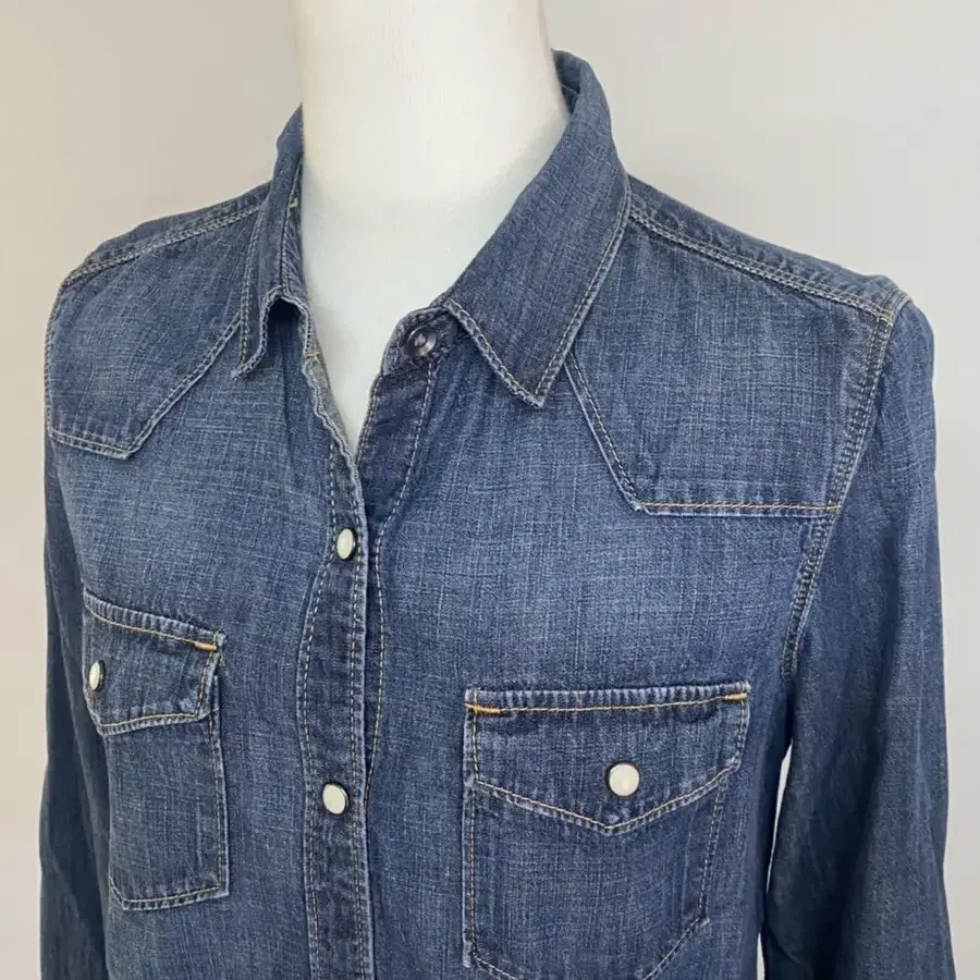 (woman) GAP denim shirt