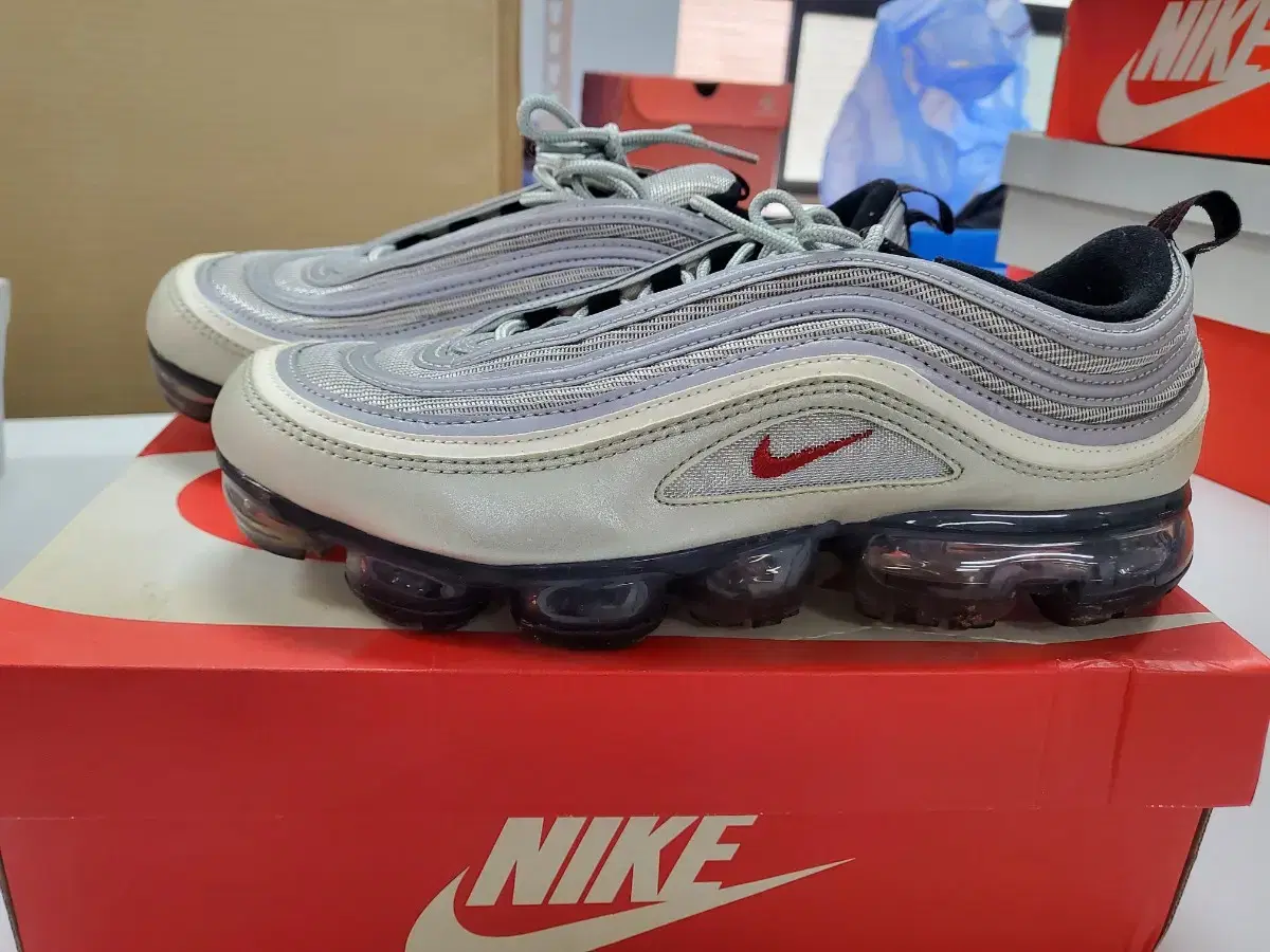 가격내림/나이키 Vapormax 97 silver 285