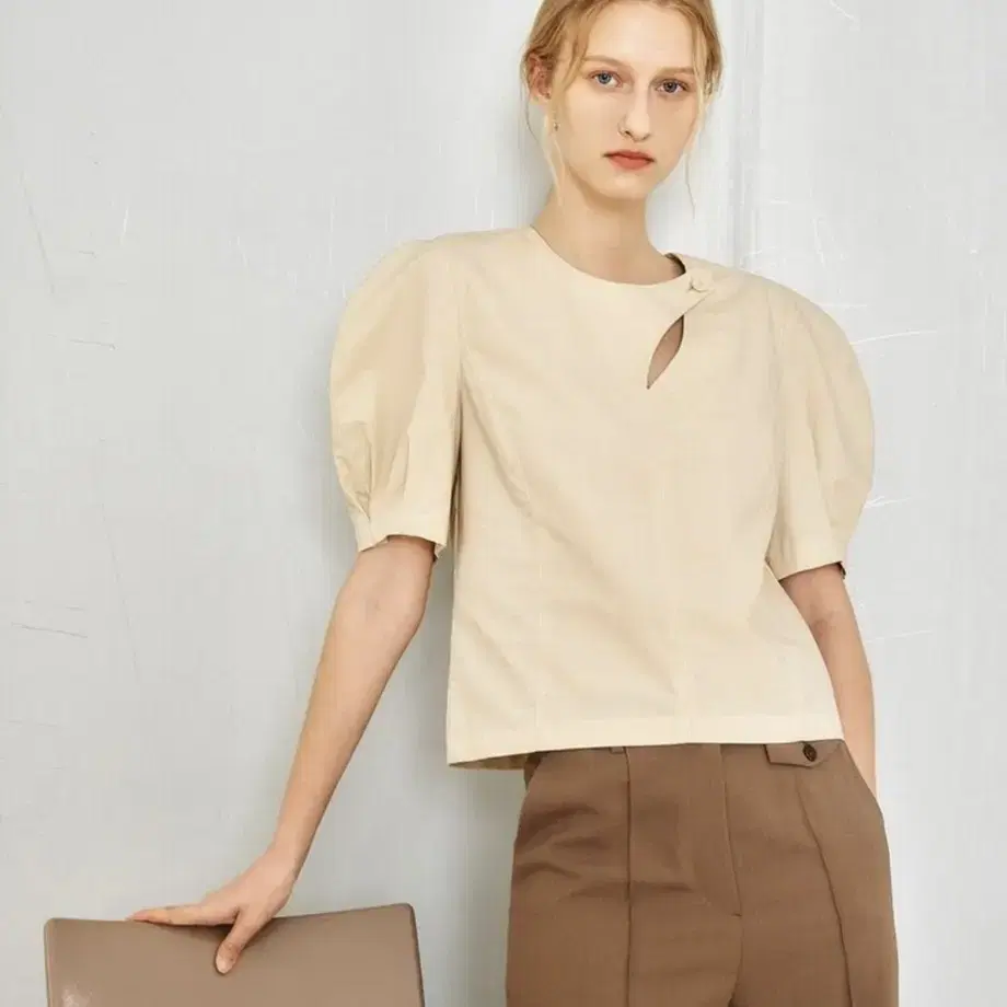 룩캐스트 beige peni blouse 반팔 블라우스