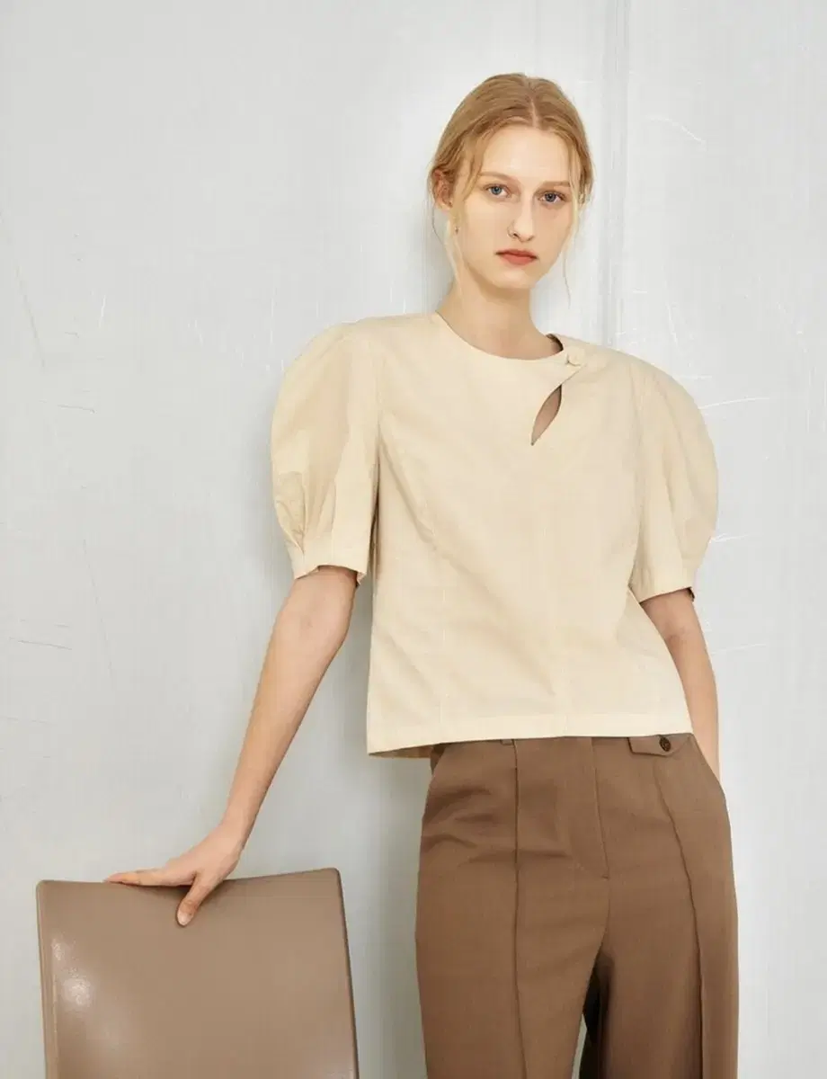 룩캐스트 beige peni blouse 반팔 블라우스