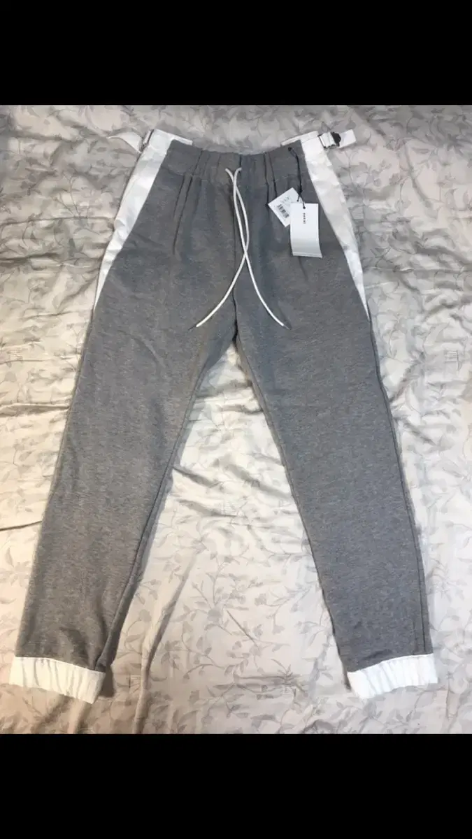 (2) Sakai Sweatpants