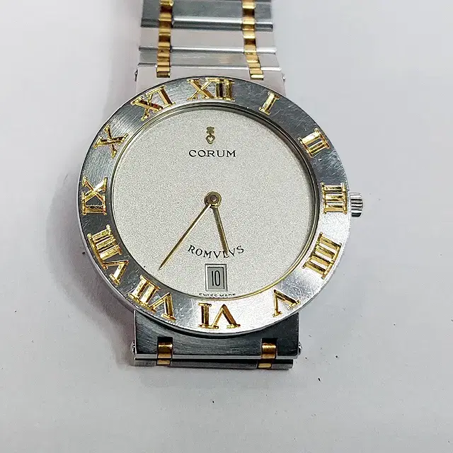 명품 코룸(Corum)Romvlvs 남여공용 시계 판매합니다(C54)