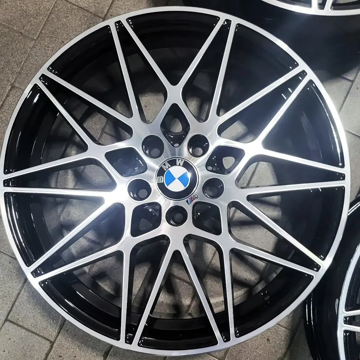 19인치 BMW M4컴페티션 666M.st 블랙폴리쉬 신품휠 1대분