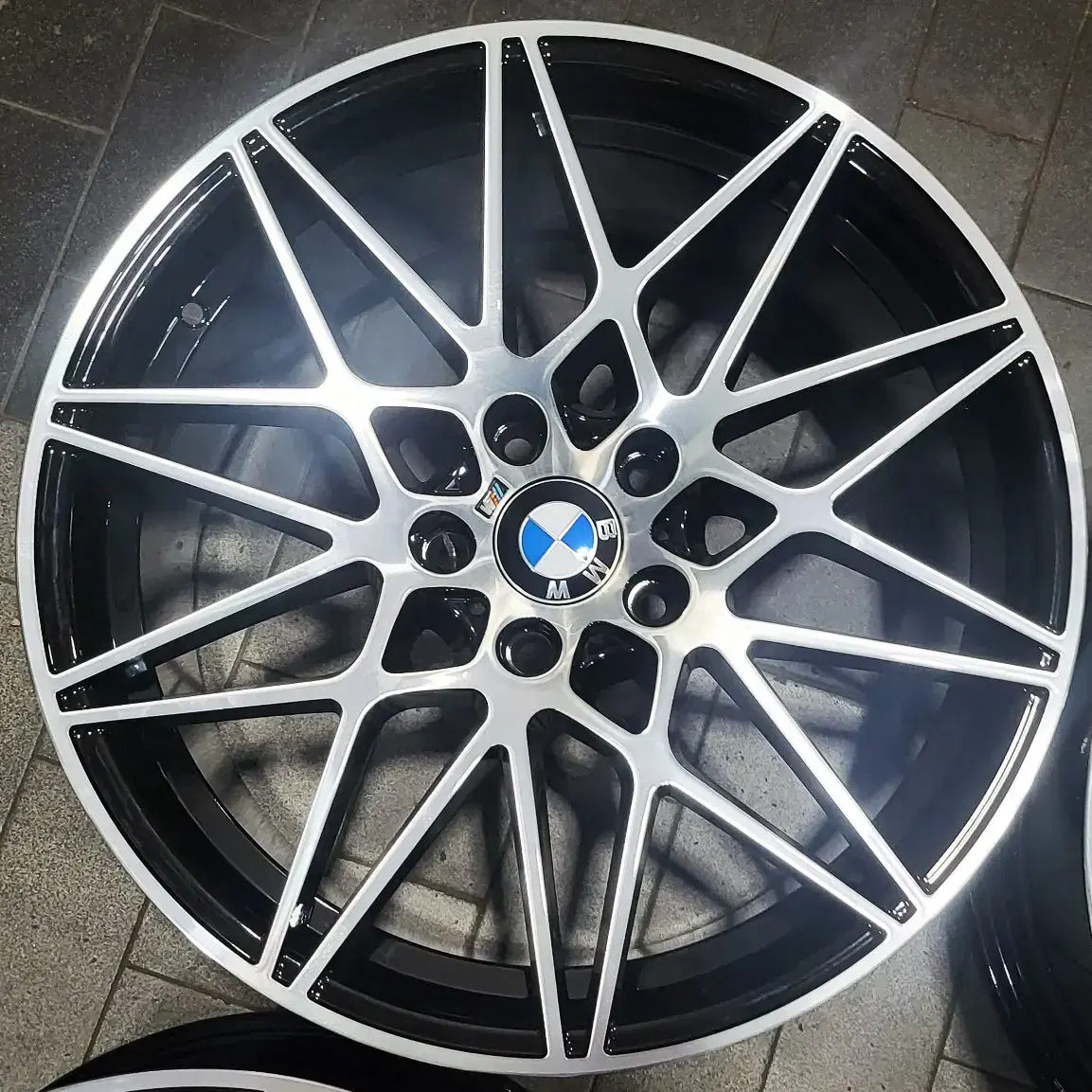 19인치 BMW M4컴페티션 666M.st 블랙폴리쉬 신품휠 1대분