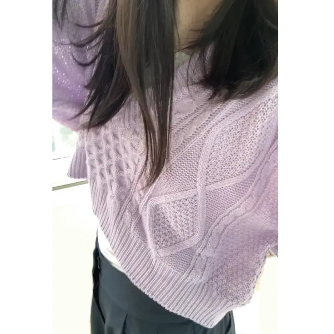 하비비 브이넥 크롭 니트 보라색 꽈배기 v crop knit habibi