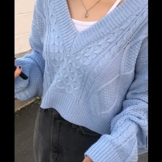 하비비 브이넥 크롭 니트 보라색 꽈배기 v crop knit habibi