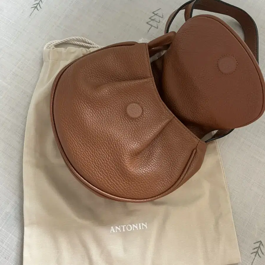 앙토넹 퍼스트백 firstbag cognac