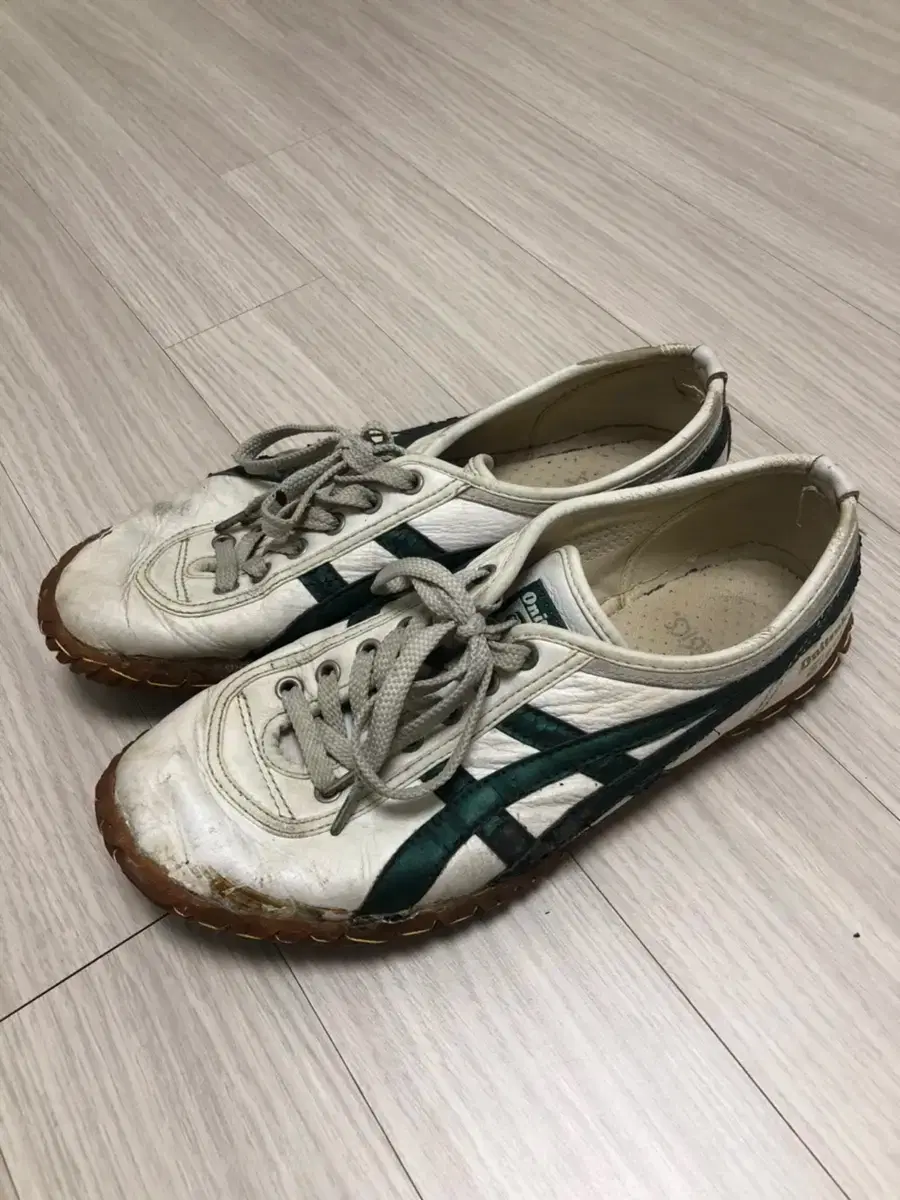 オニッカタイガーシューズ　TUG OF WAR -LHL-215- TSUNAHIKI SLIP-ON &frasl; ツナヒキ スリッポン（スリッポン）｜Onitsuka