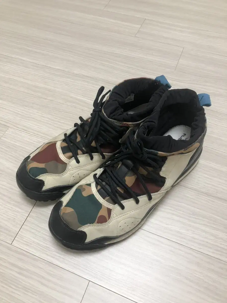 adidas vintage camo trainer. 265