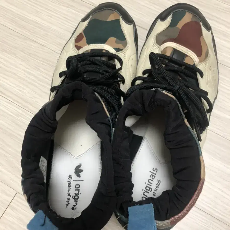 adidas vintage camo trainer. 265