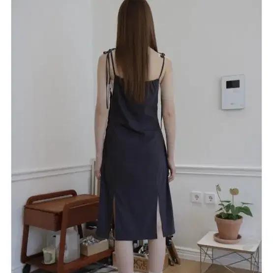 hyve 하이브 MIDI SLIT DRESS 미디 슬릿 드레스