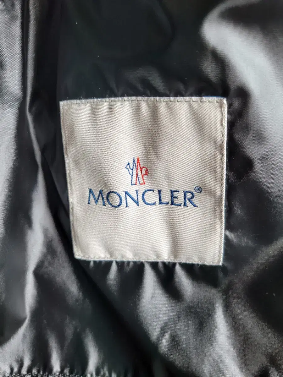 Moncler bom gaeul windbreaker men.