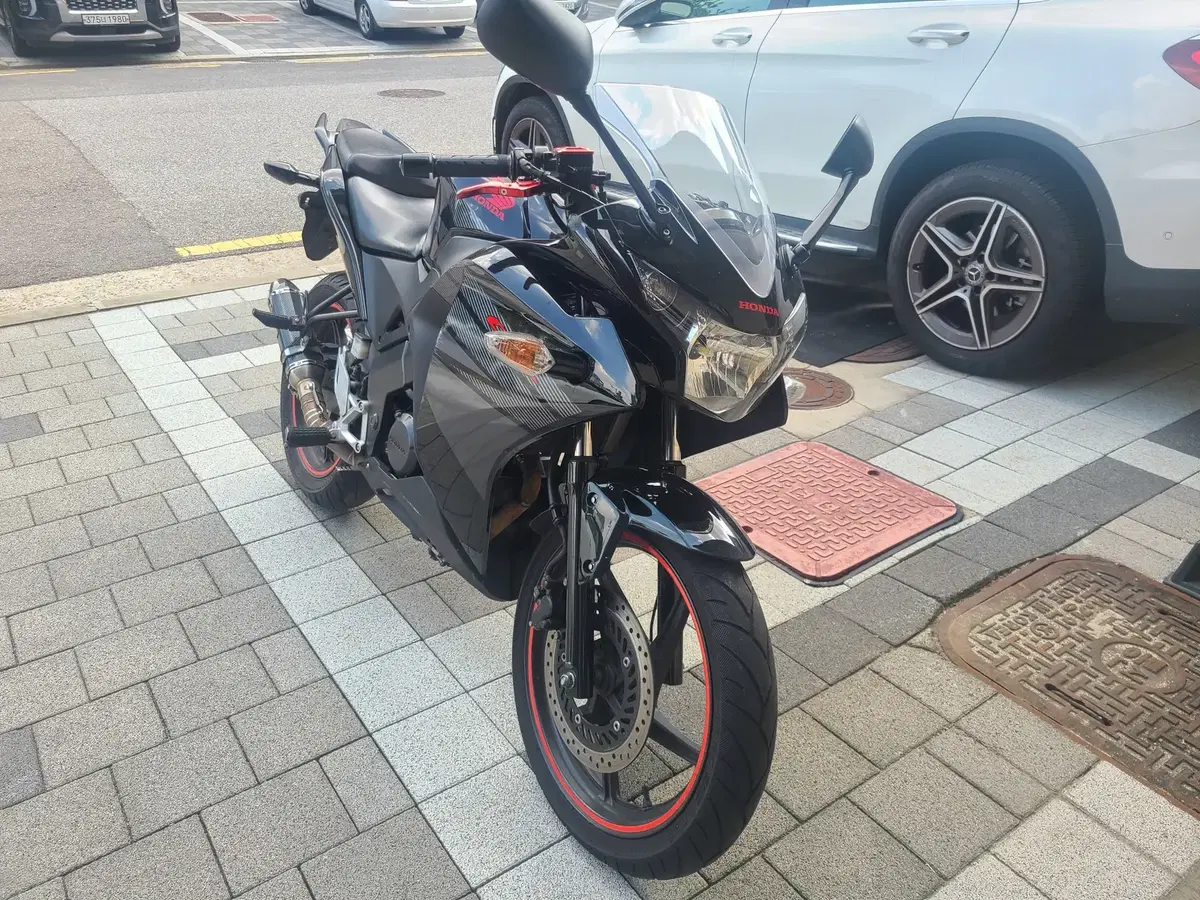 2016년식 CBR125 흑마 세미튜닝차량 급매합니다