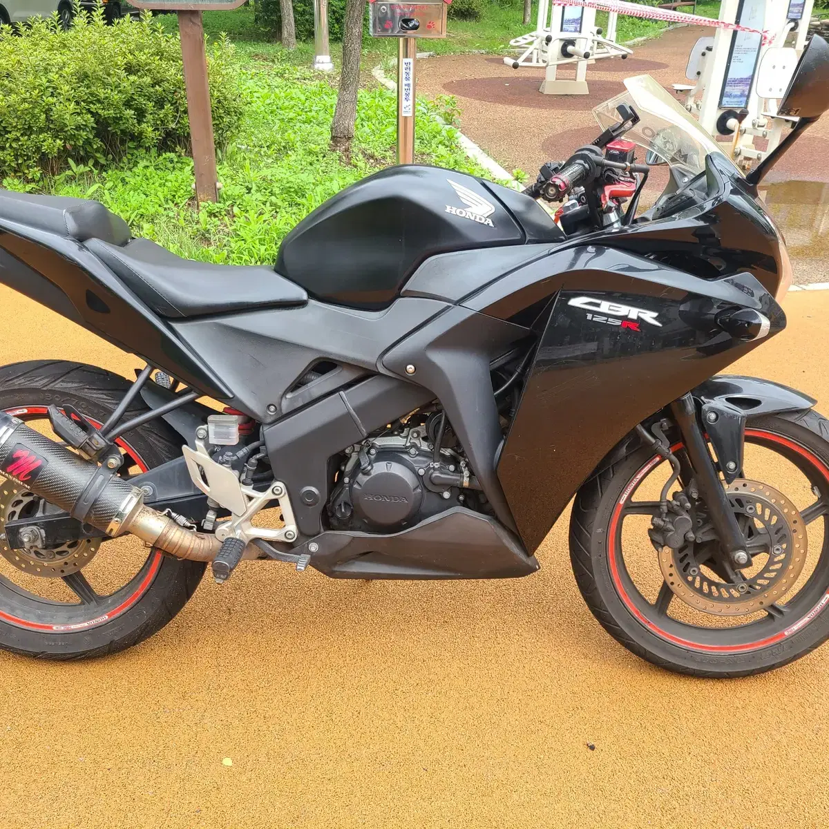 2012년식 CBR125 흑마 머플러튜닝차량 판매합니다