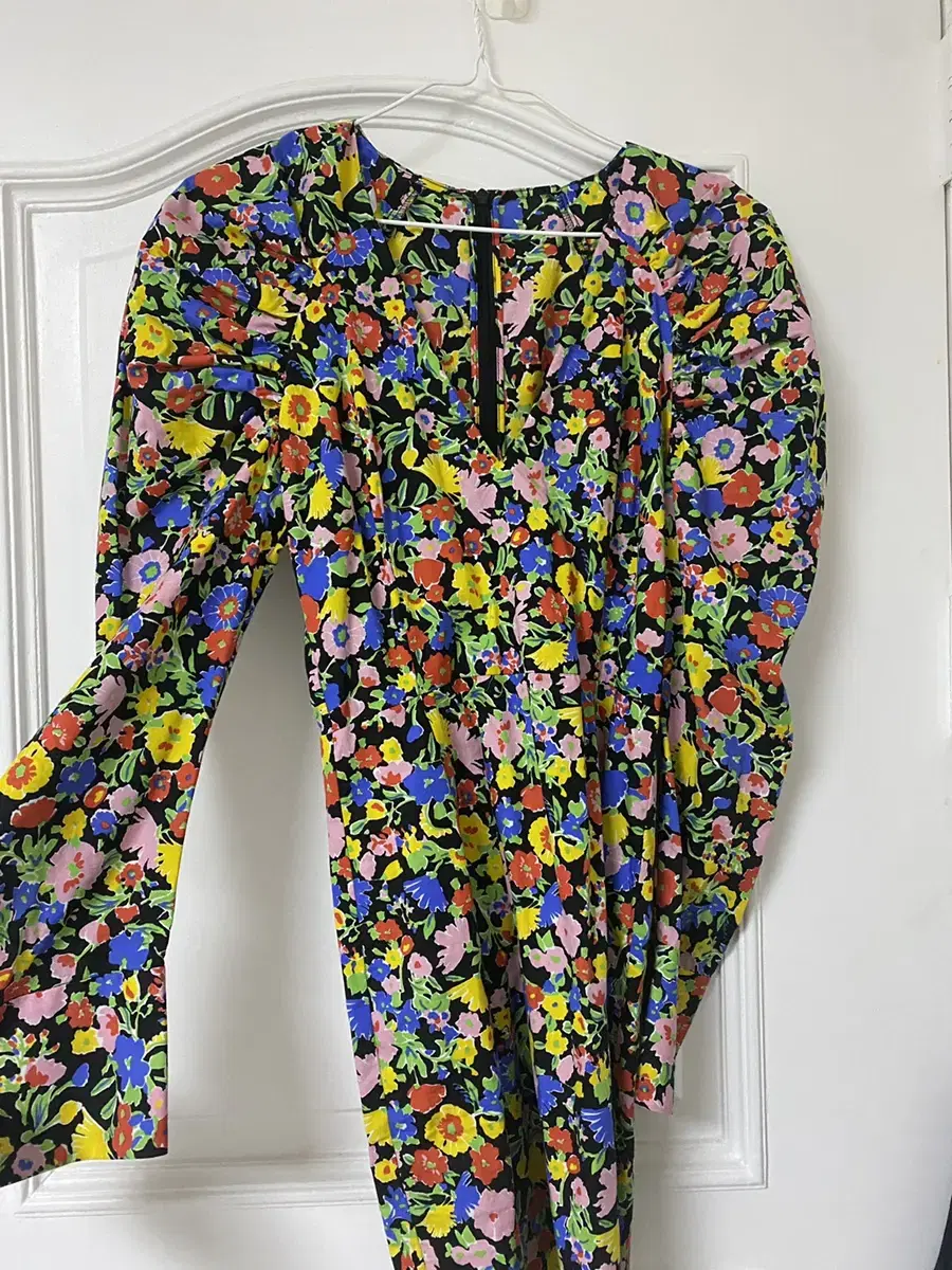 Zara Floral V-neck ONEPIECE xs