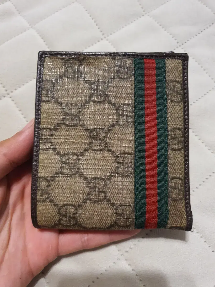 Genuine Gucci Three-Wire Wallet