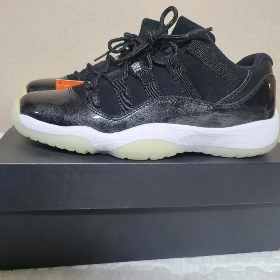 [1회착용 조단]jordan 11 retro low bg  240