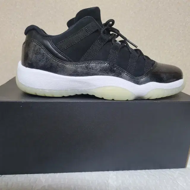 [1회착용 조단]jordan 11 retro low bg  240