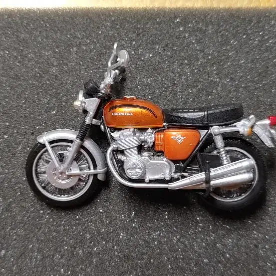 Honda Dream CB750 FOUR 컬렉션