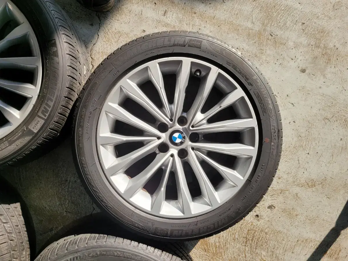 BMW5시리즈신형18인차중고휠타이어